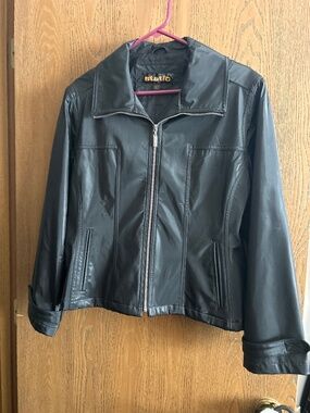Ladies Black nylon rain jacket